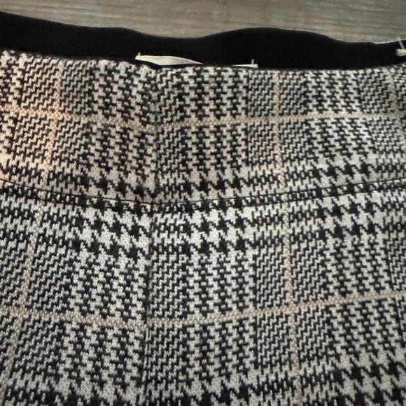Max Studio houndstooth Wide-Leg Trousers in Black & White. Elastic waist. - Picture 10 of 11